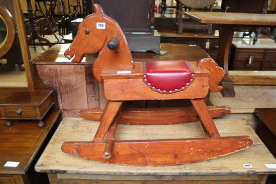 Small rocking horse(-)